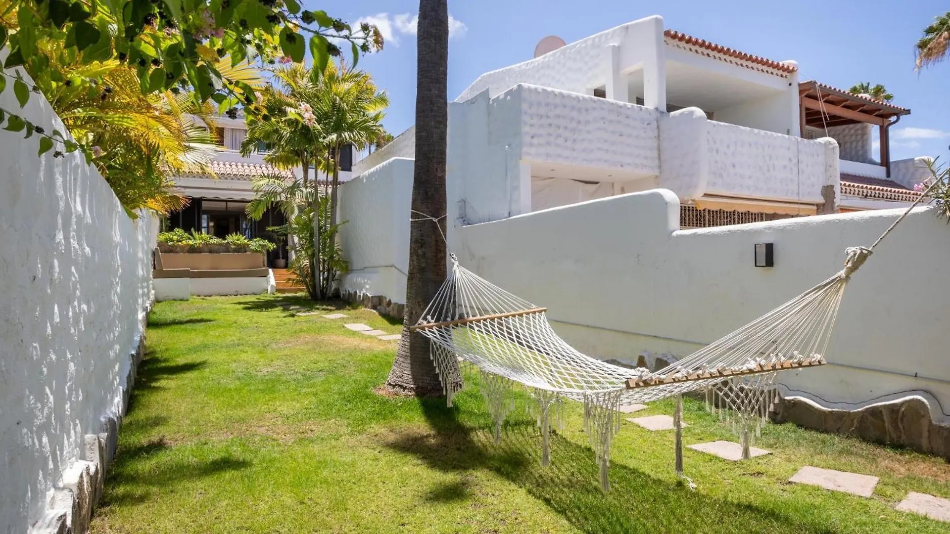 Villa Panama, 5Min Walk To The Beach Playa de las Americas  0*, Playa de las Americas (Tenerife)